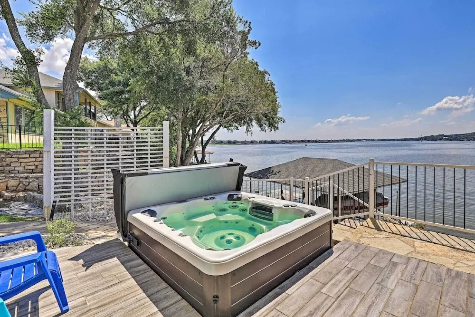 Lavish Lake House, Near Vineyards + Marinas!