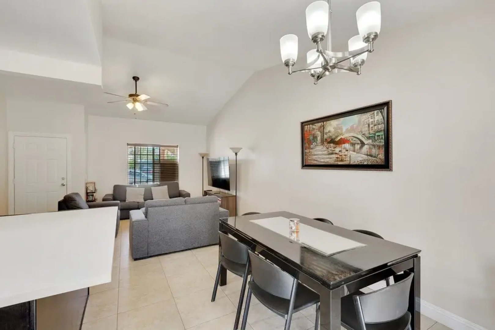 Desert Oasis Getaway 5 Bedroom Home by Redawning