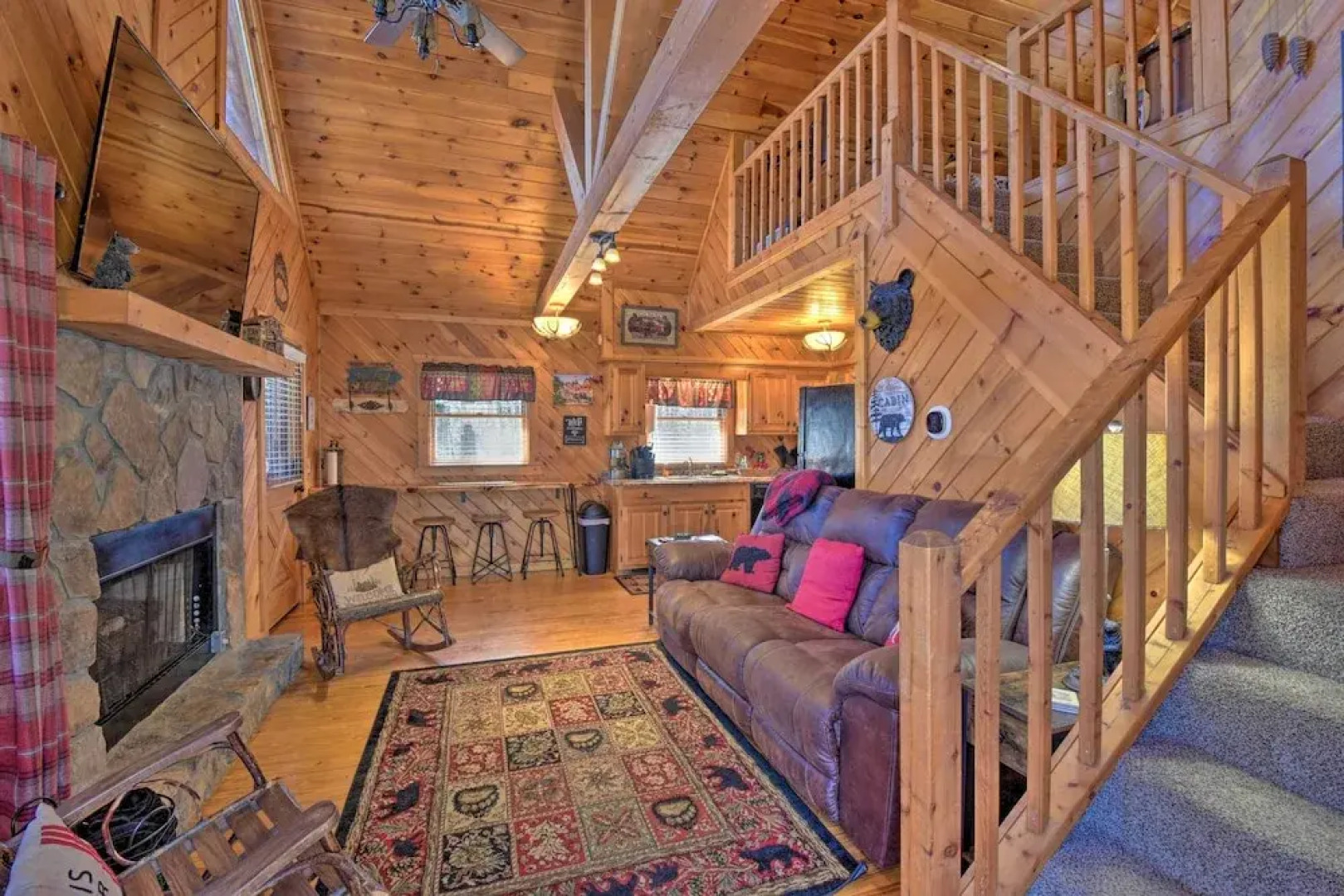 Helen Cabin w/ Deck & Hot Tub < 1/2 Mi to Main St