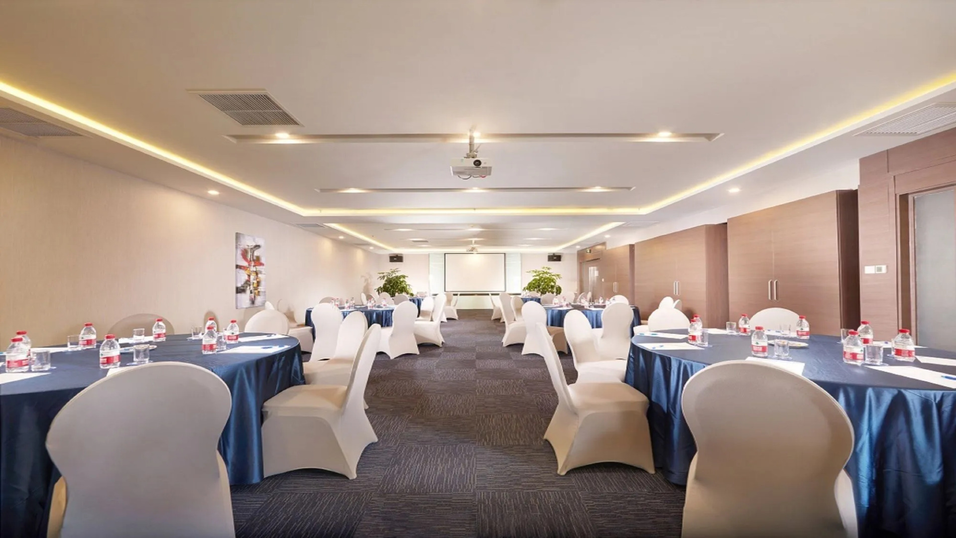 Holiday Inn Express Shenyang North Station by IHG