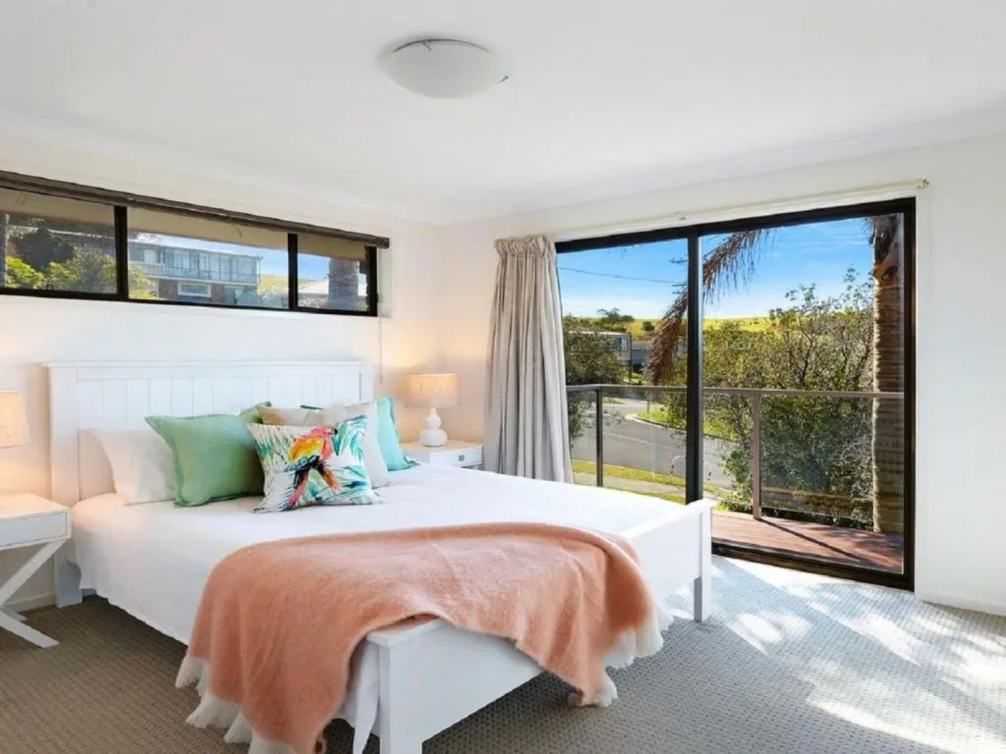 JEWEL OF GERROA Gerroa 4pm check out Sundays