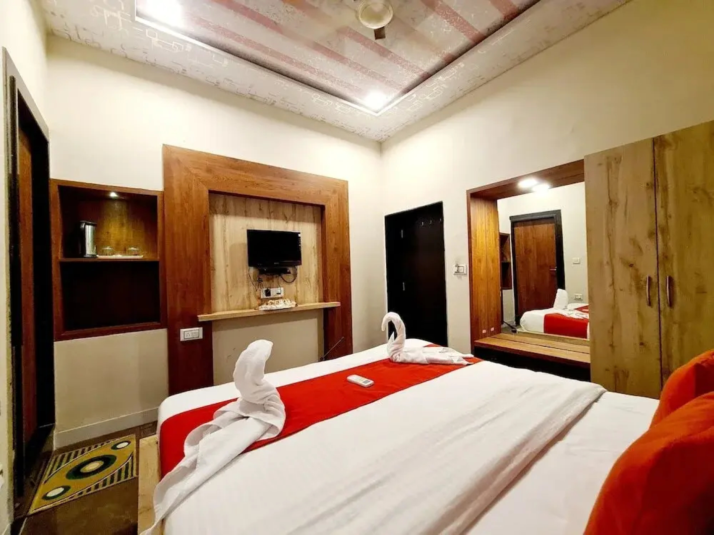 OYO 13553 Palm Residency
