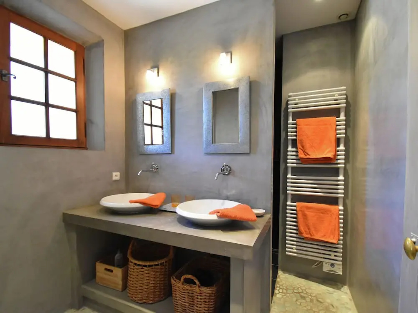 Luxurious Villa in Roussillon With Private Swimming Pool