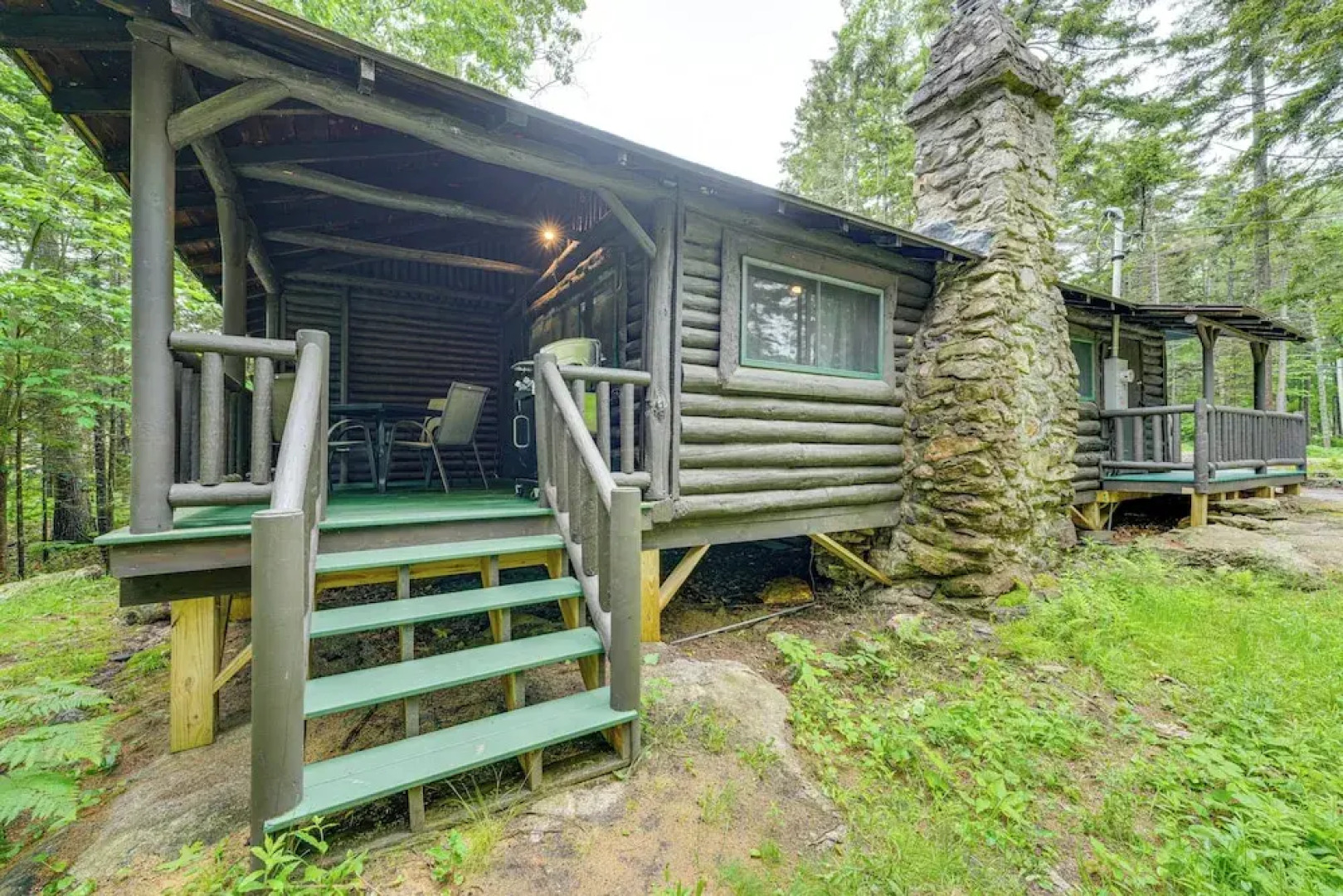 Walk to Barrett's Park: Wooded Cabin w/ Grill!