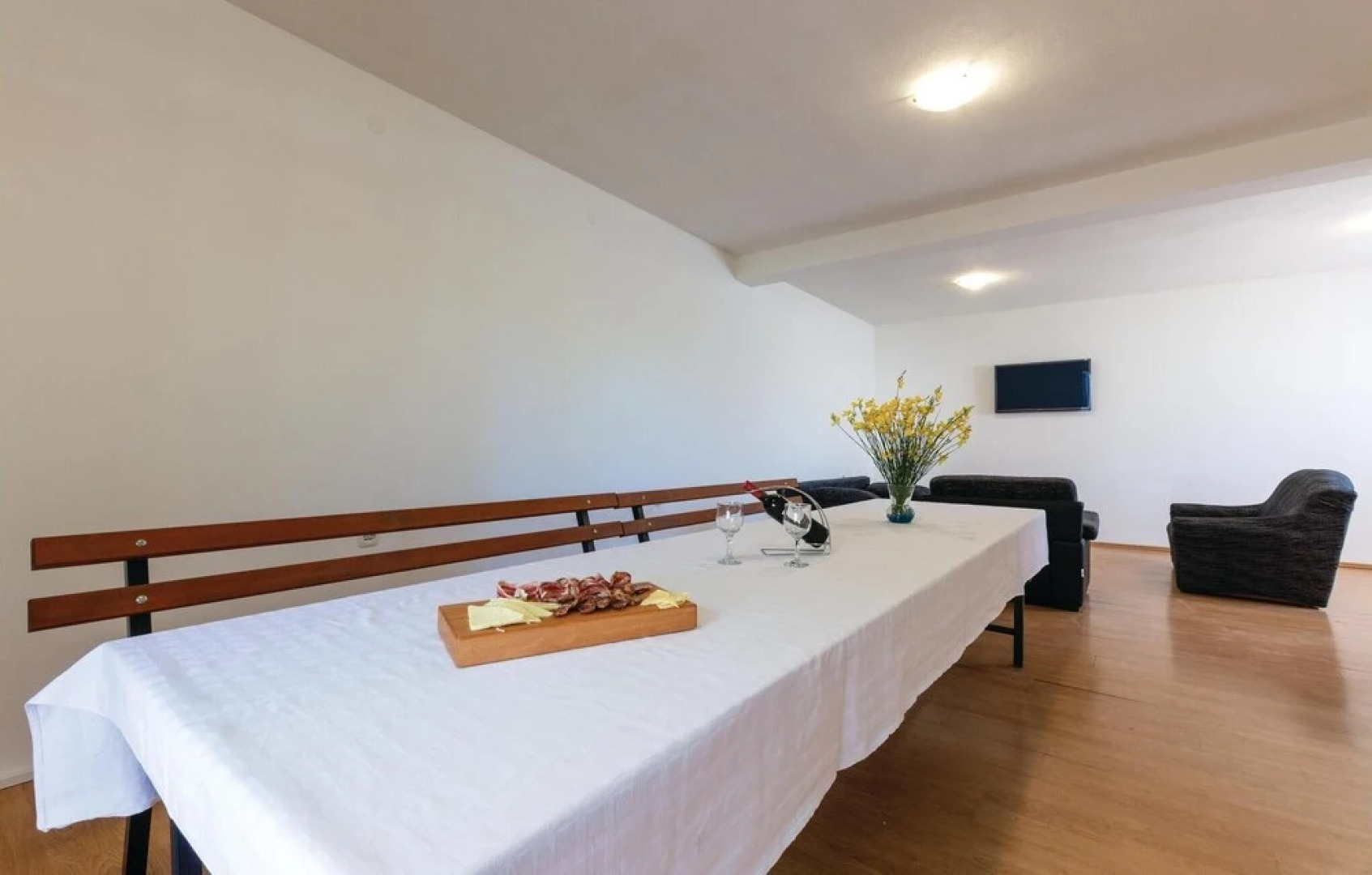 Awesome Home in Solin with WiFi, 8 Bedrooms & Hot Tub