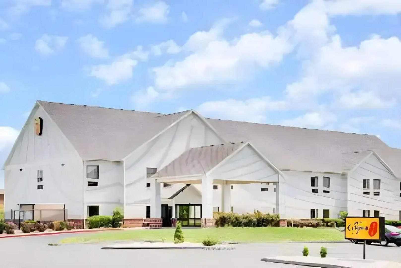 Super 8 by Wyndham Monett