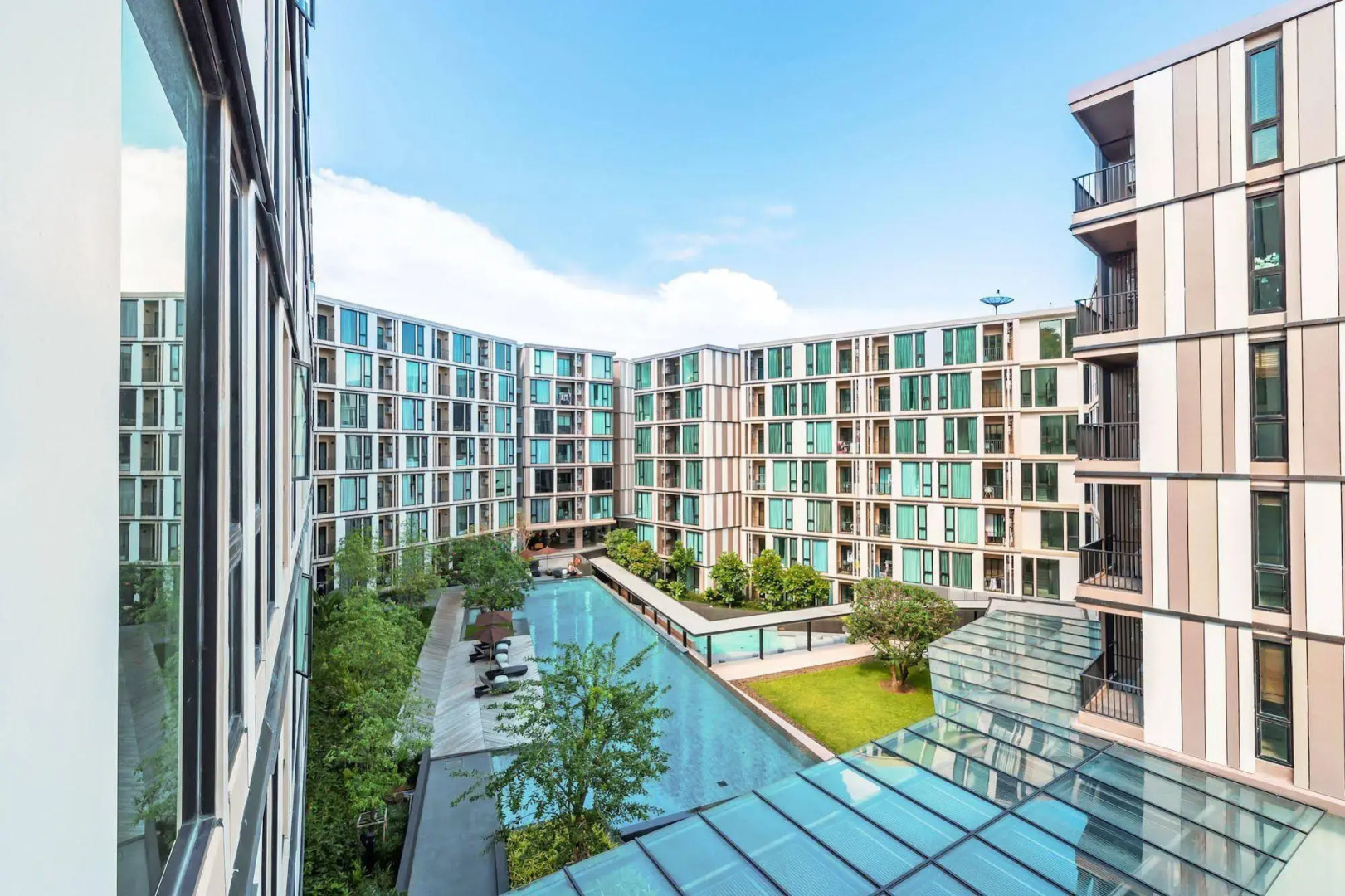 THE BASE Uptown By Favstay