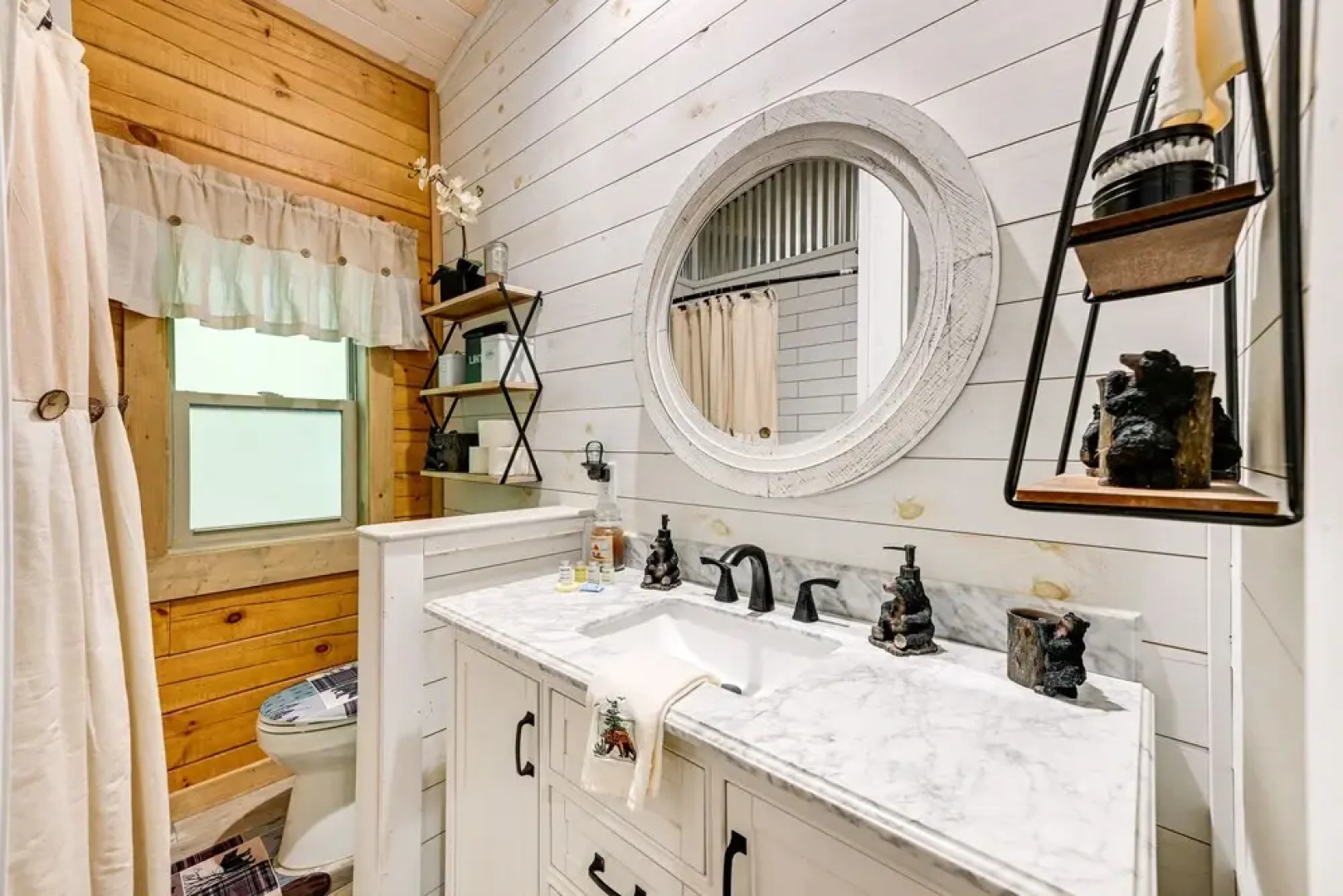 Cullowhee Cabin w/ Hot Tub, 3 Mi to Lake Glenville