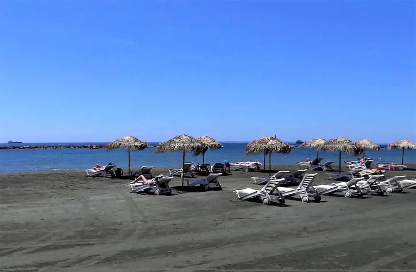 3 Bed Apartment on the Beach