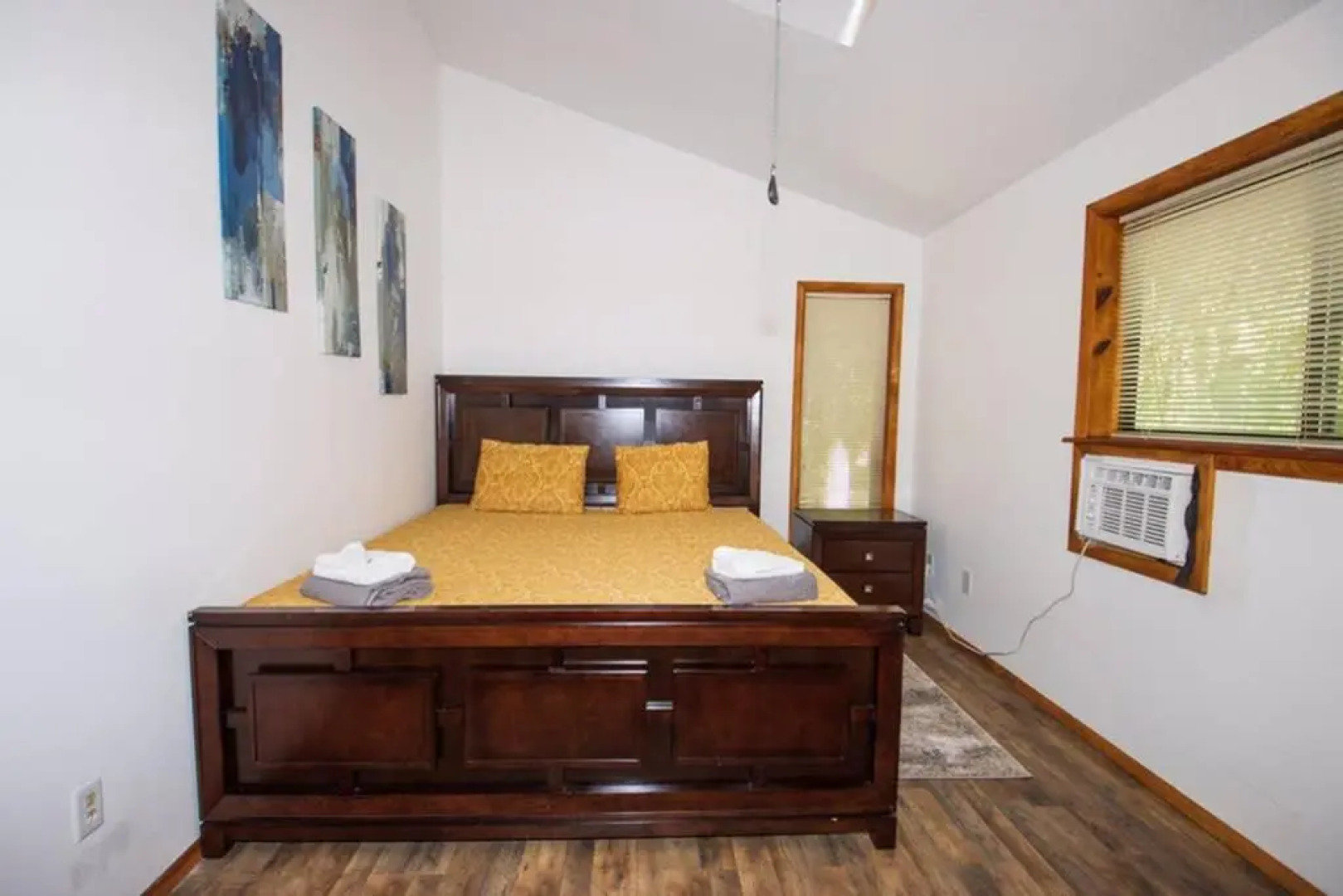 Entire 3 Bedroom Adventure Chalet, Near the best of the Poconos