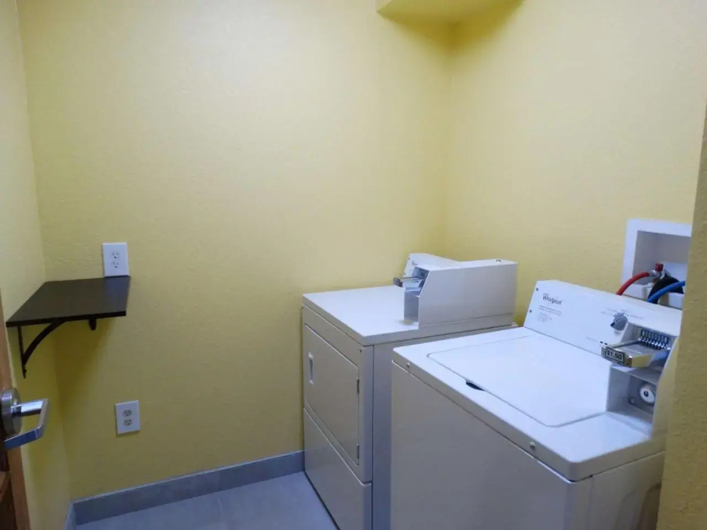 Magnuson Hotel and Suites Lansing