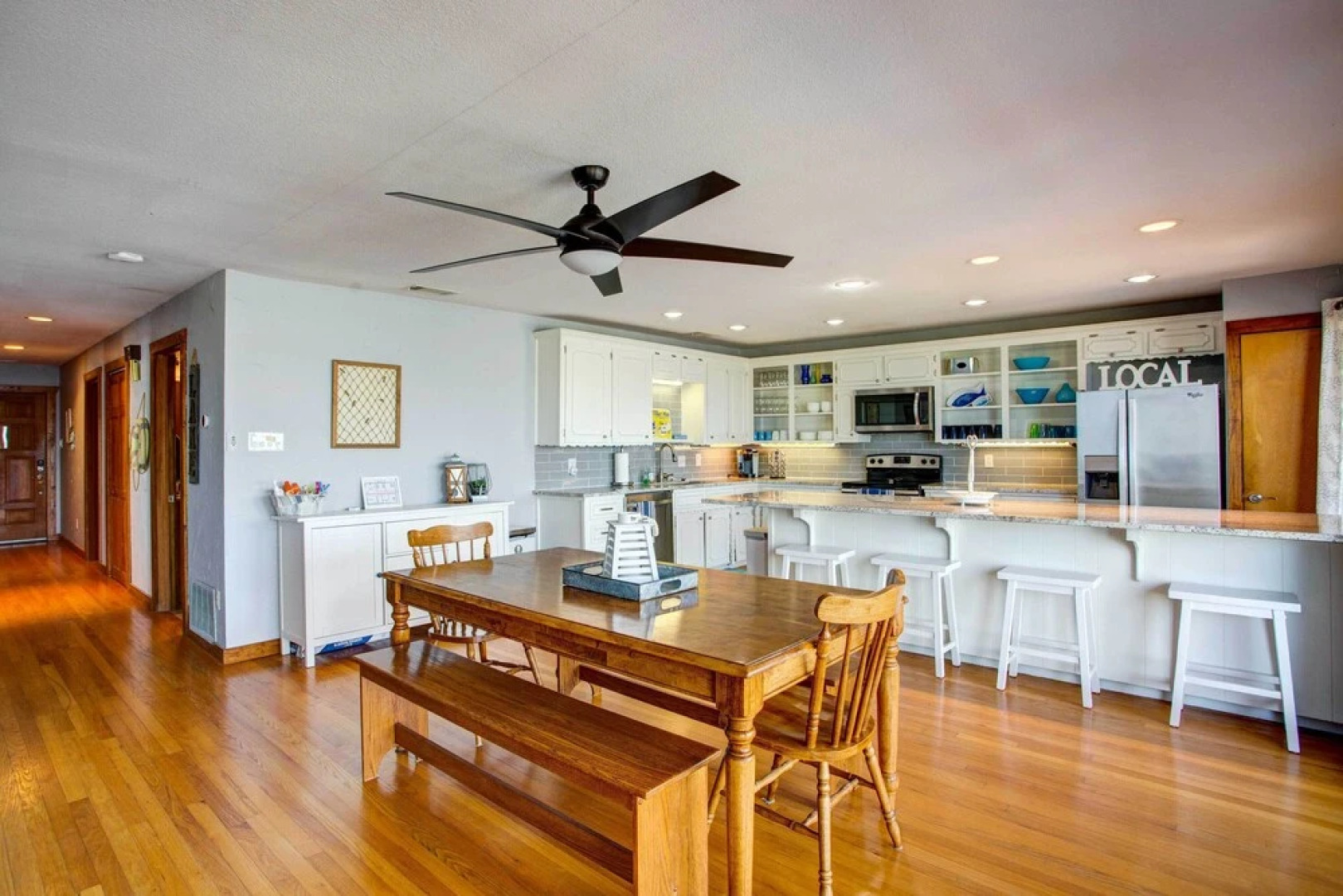 Cedar Creek Lakefront Vacation Rental w/ Pool