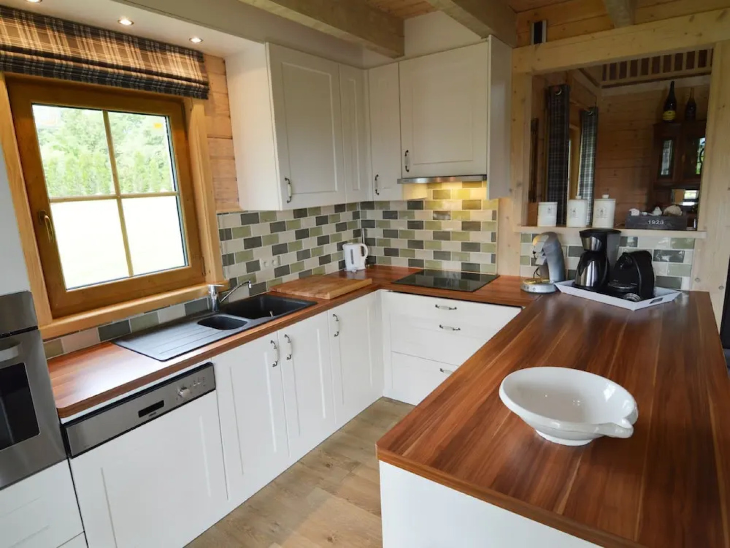 Cozy Chalet in Septon with Sauna and Jacuzzi