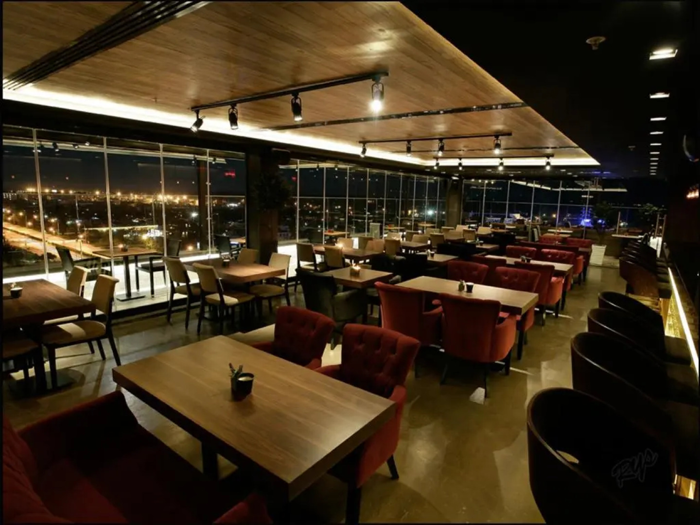 RYS Hotel & Restaurant