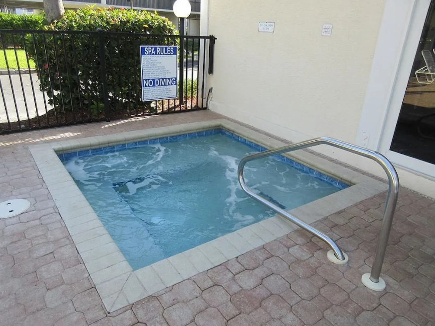 Hibiscus Pointe 564 by RedAwning