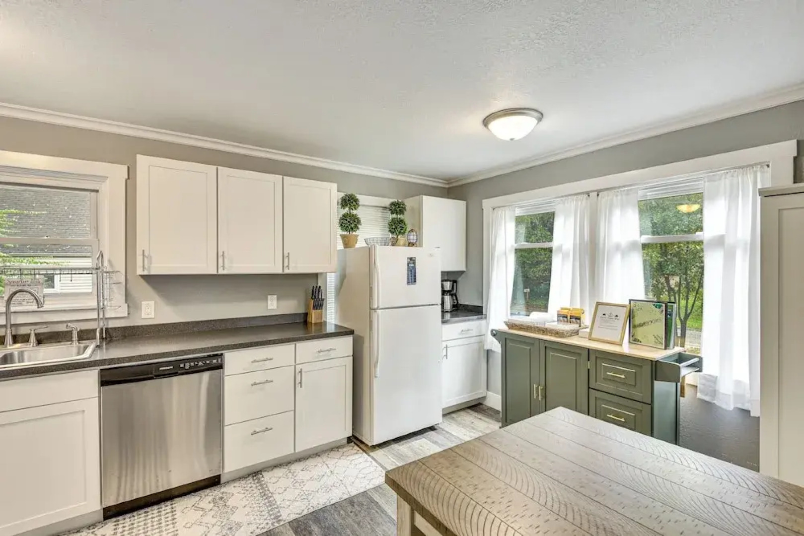 < 1 Mi to Notre Dame: Family-friendly Home!