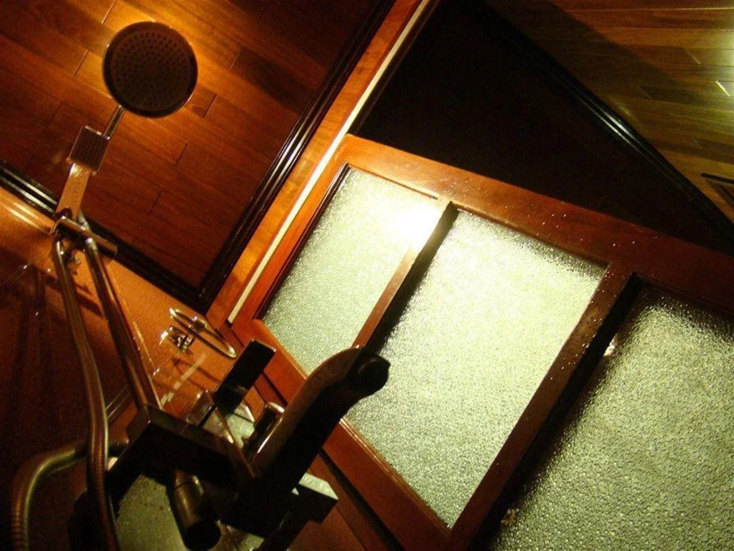 Garden Bay Premium Cruise