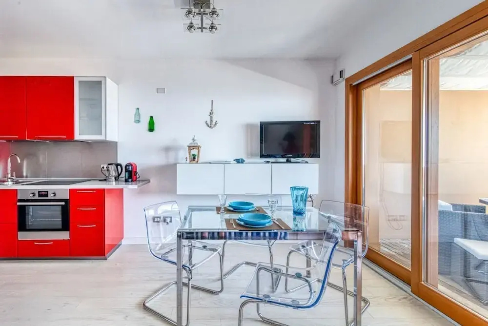 The Lady in Red Studio Flat with Sea View Terrace