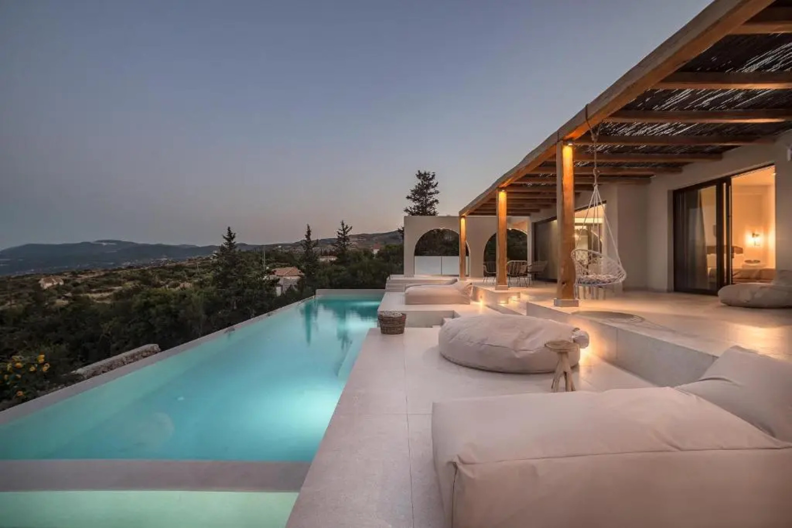 URANOS di GIOIA Villa with magnificent sea view and infinity pool 18x4m