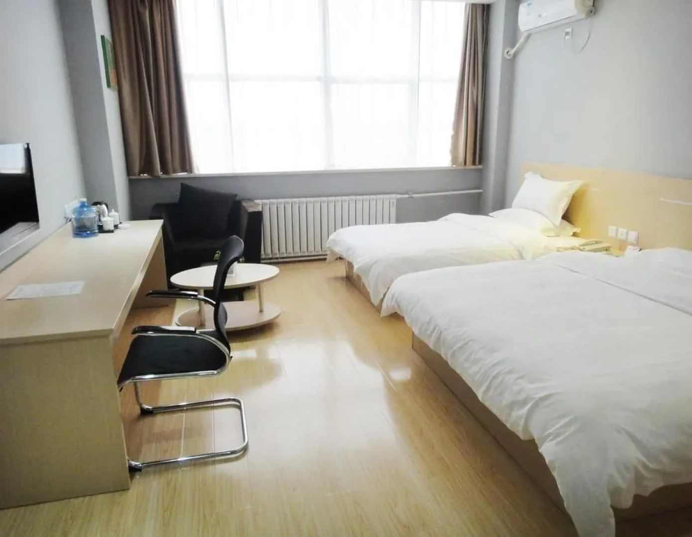 Super 8 Hotel