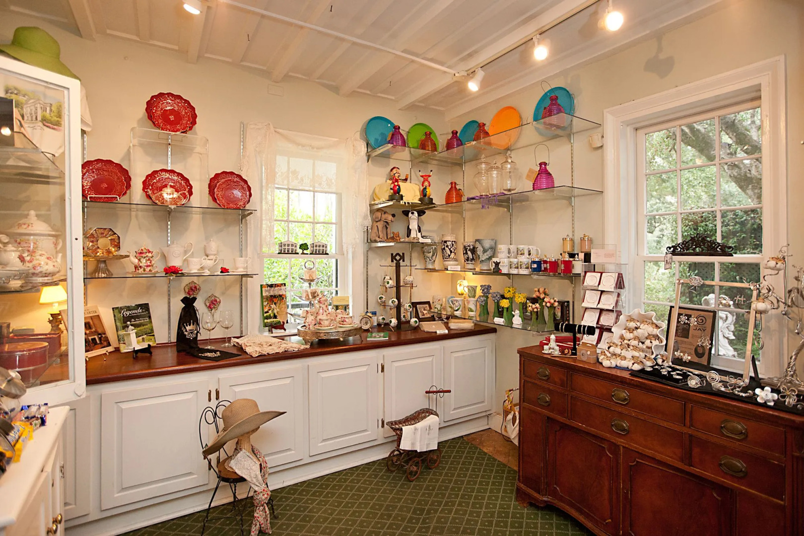 Monmouth Historic Inns and Gardens