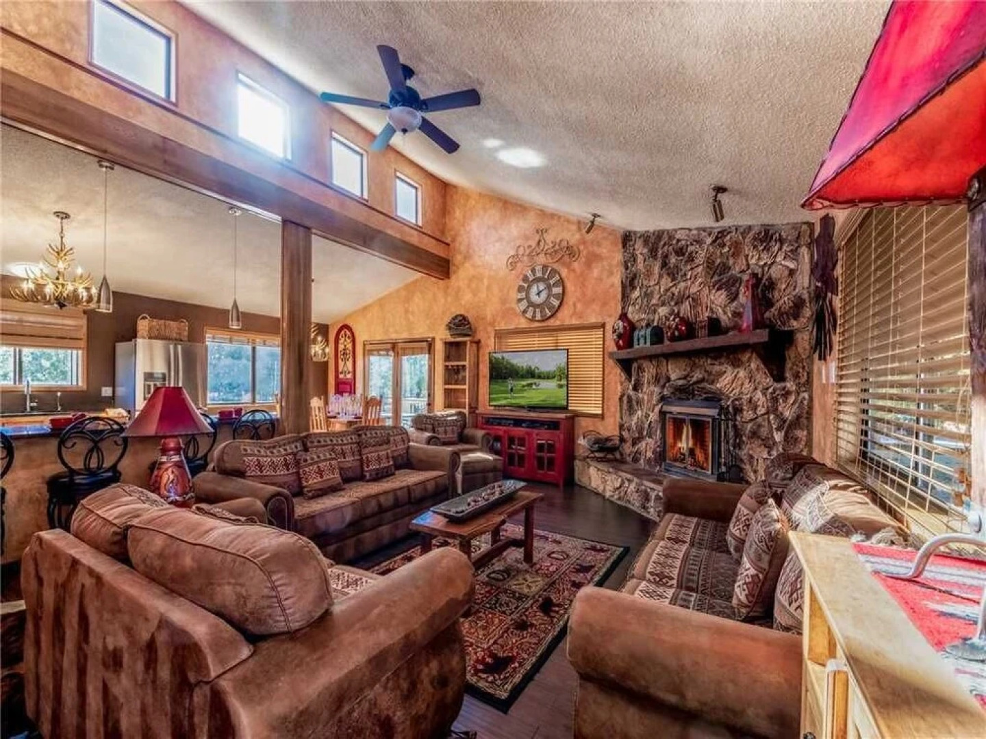 Naylor Mountain Retreat - Three Bedroom Cabin with Hot Tub