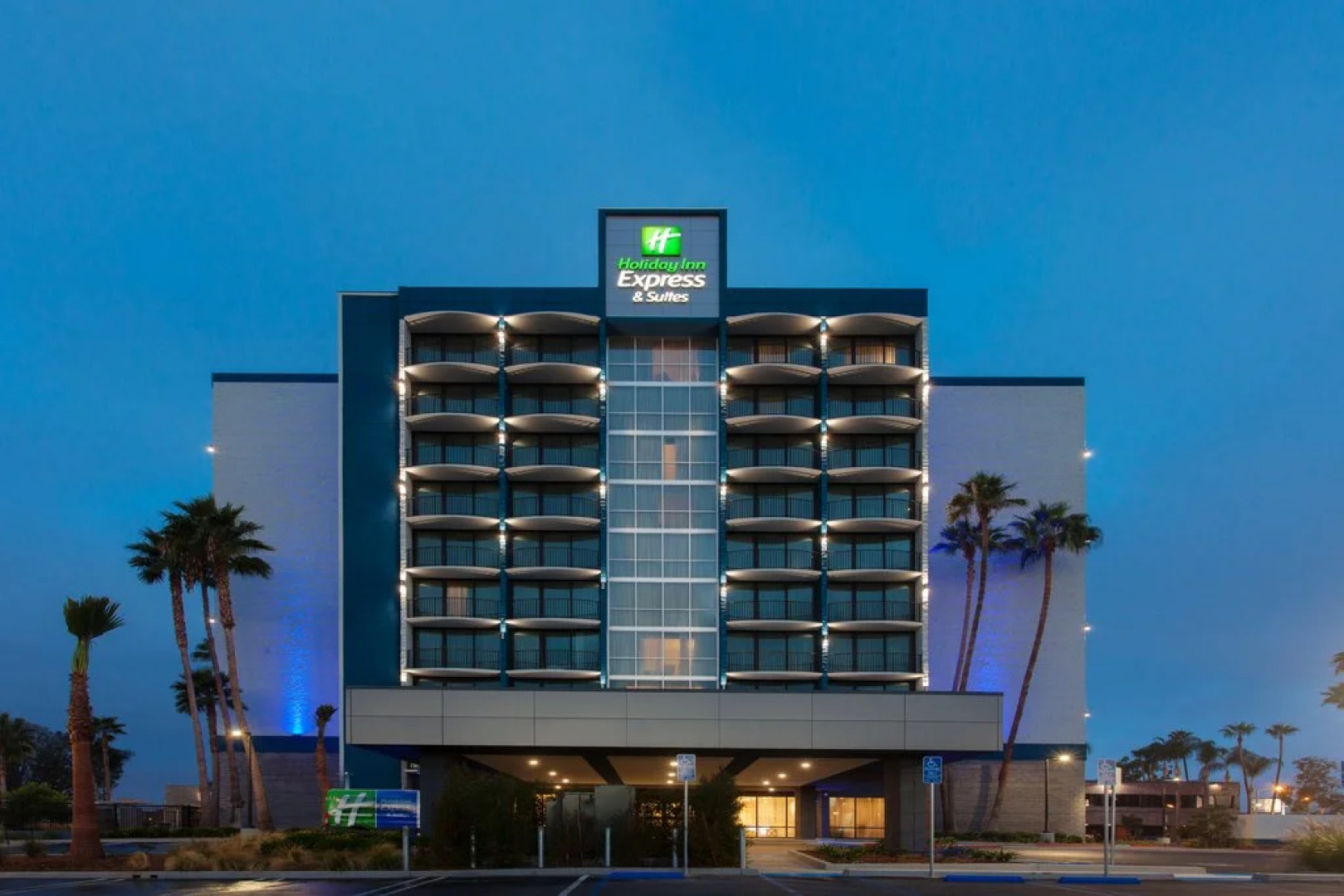 Holiday Inn Express & Suites Santa Ana - Orange County by IHG