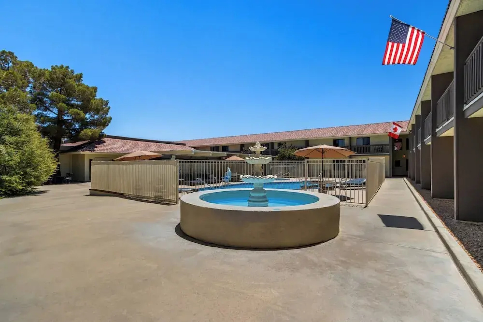 HomeTowne Studios by Red Roof Ridgecrest