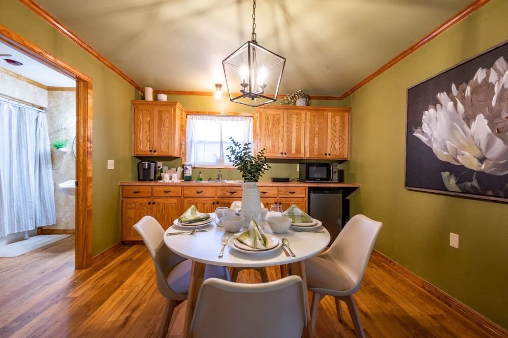 Rose Lane Cottage Studio With Game Room and Private Hot Tub by Redawning