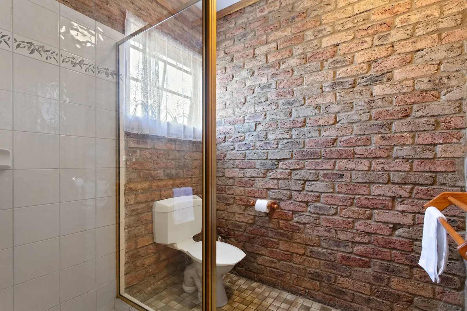 The Settlement Historic Hotel