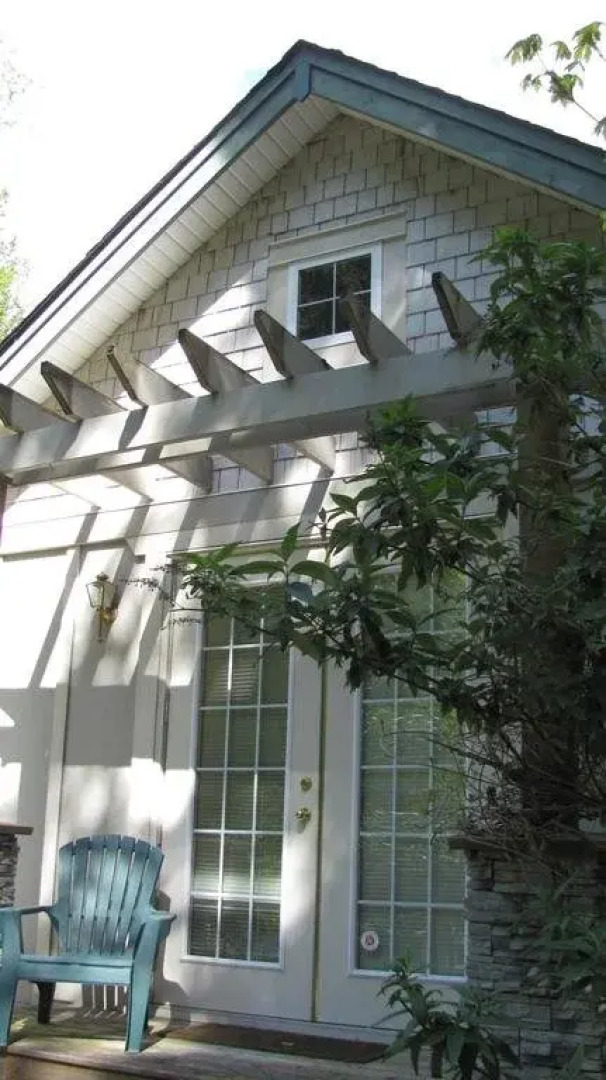 Wisteria Honeymoon Cottage - Suite of Angels