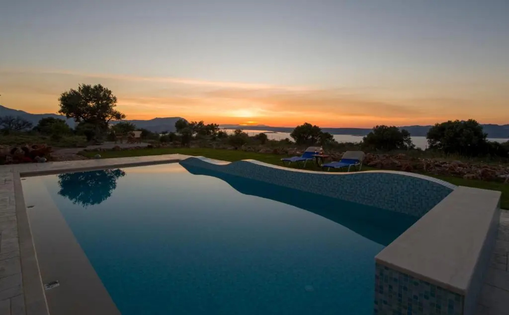 PhenΩmena Apartments