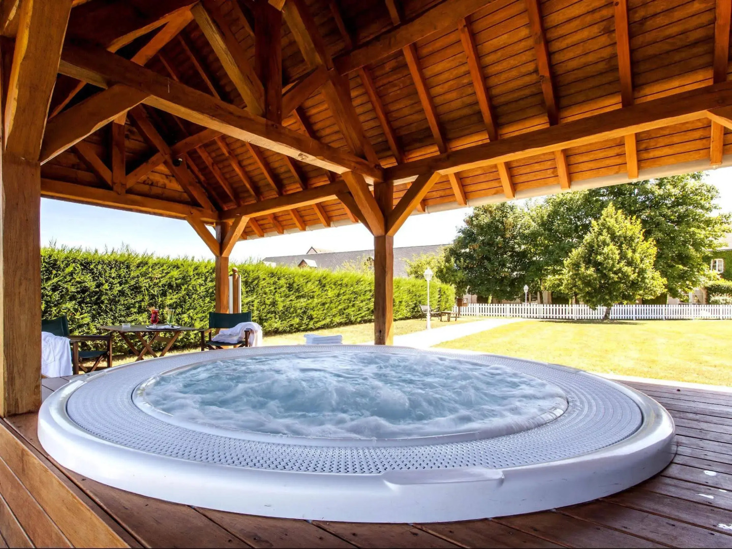 Le Fleuray Hotel & Restaurant