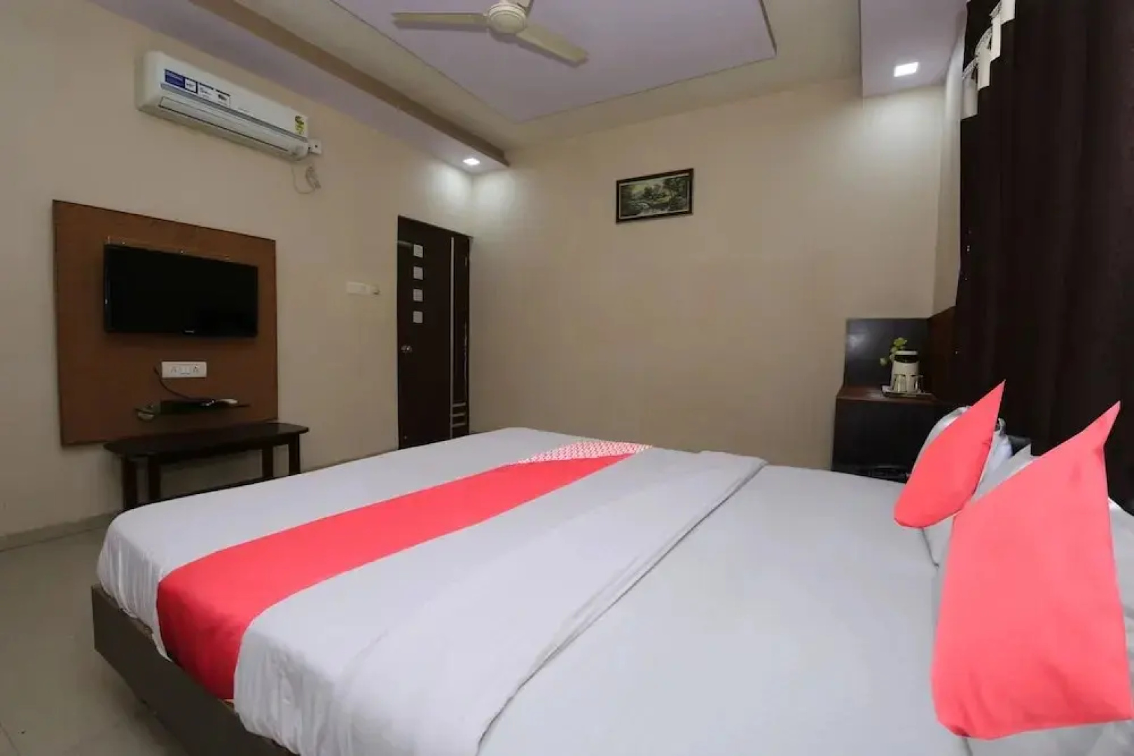 BM Hotel Aarna Palace by OYO