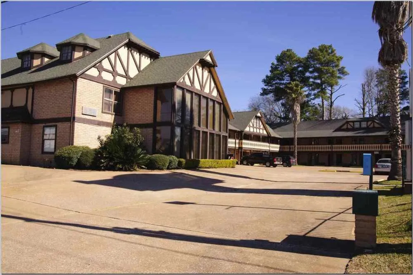 Victorian Inn & Suites