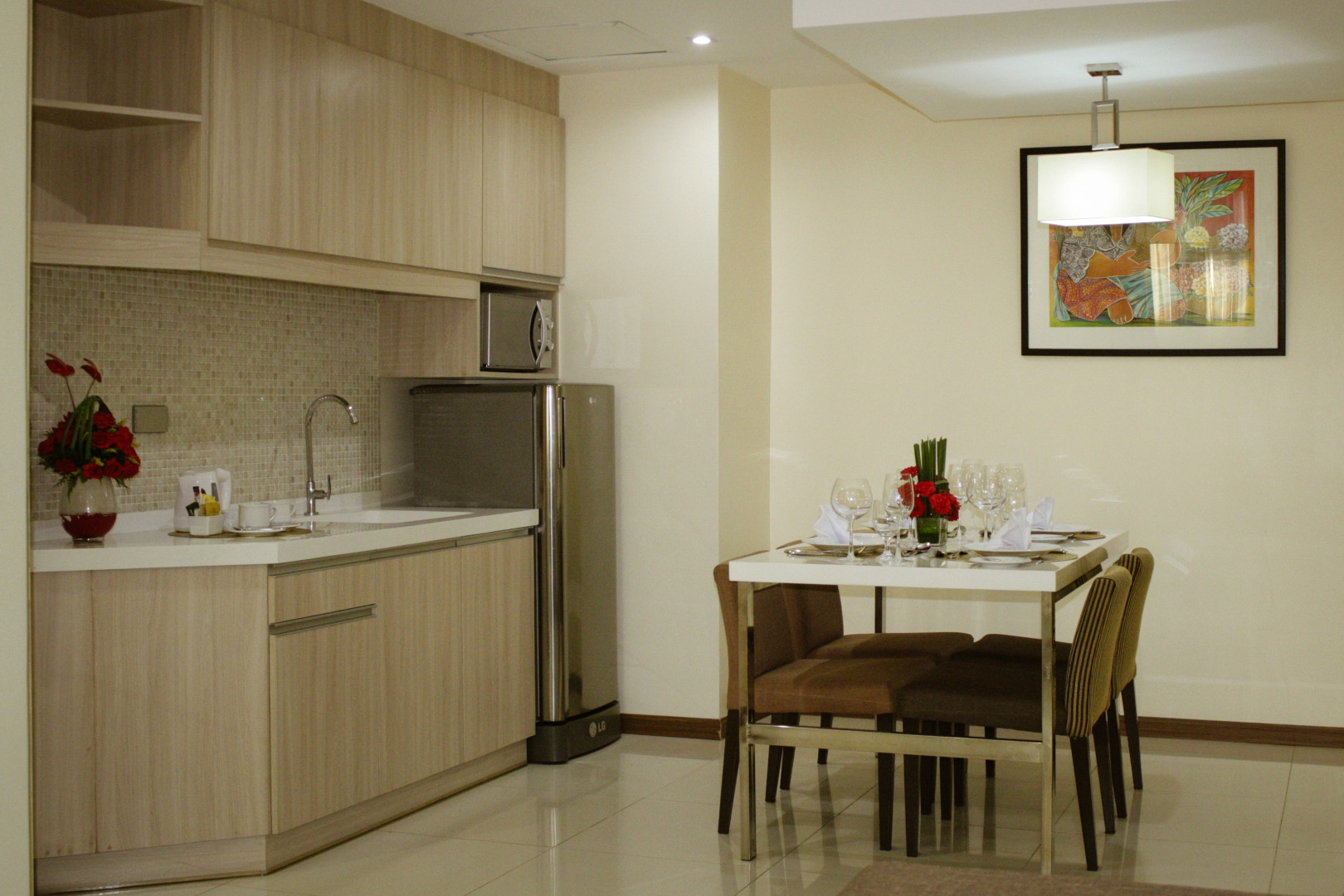 Golden Prince Hotel and Suites