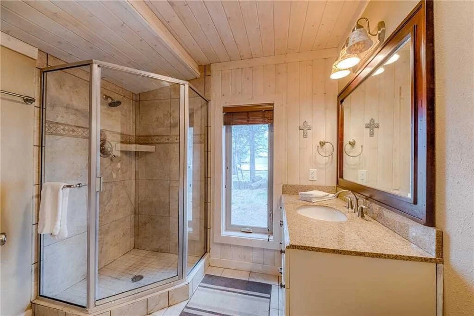 Alto Chalet - Three Bedroom Cabin with Hot Tub