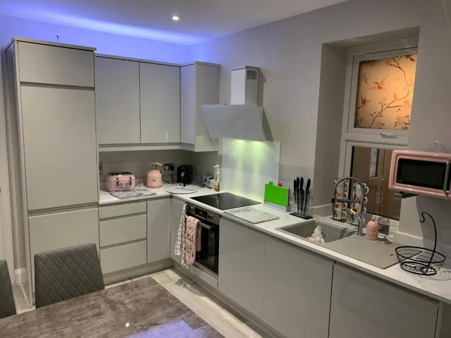 Luxurious Fully-equipped Seafront Apartment