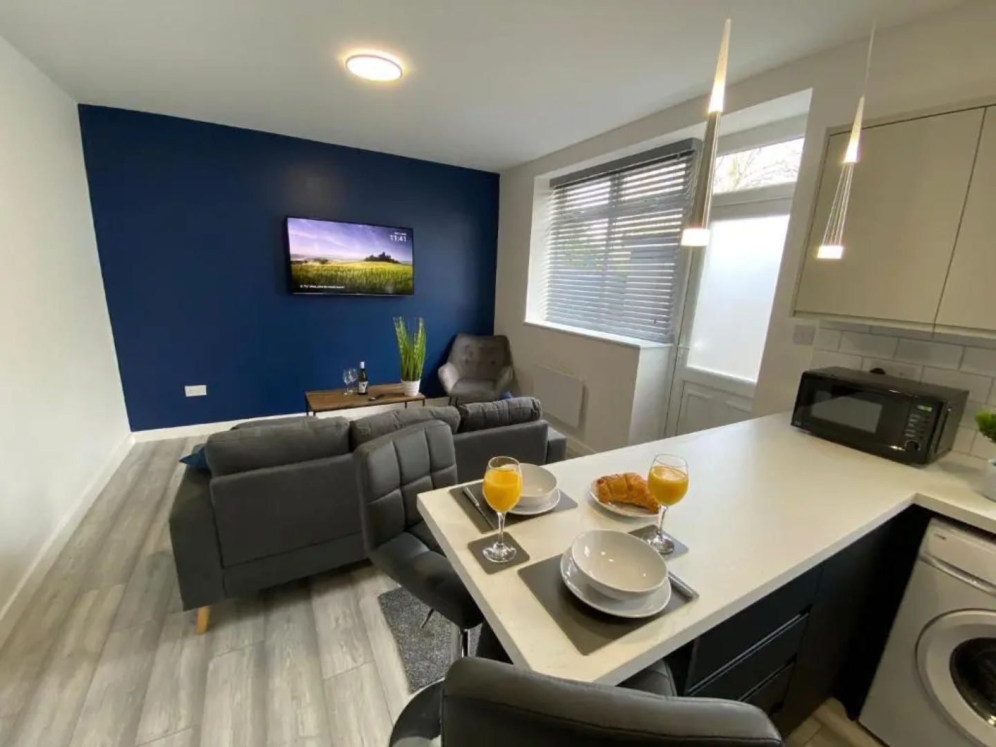 HU-Thirteen Apt One - Sleeps 4