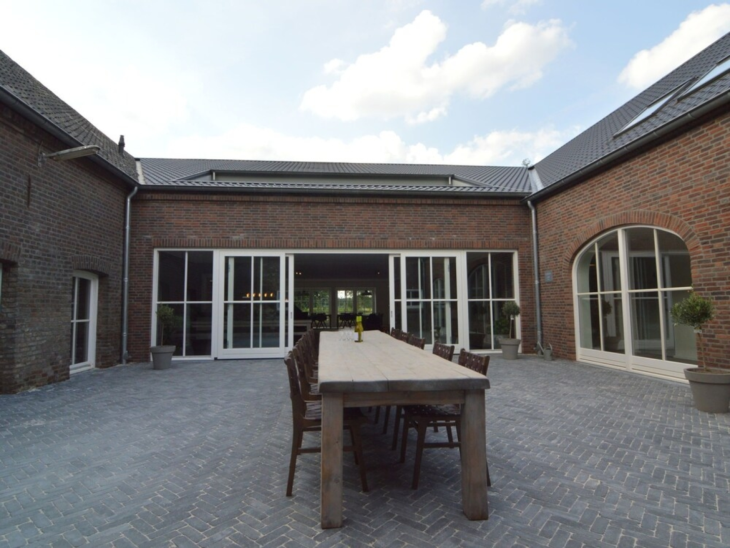 Swolgen Estate With Sauna