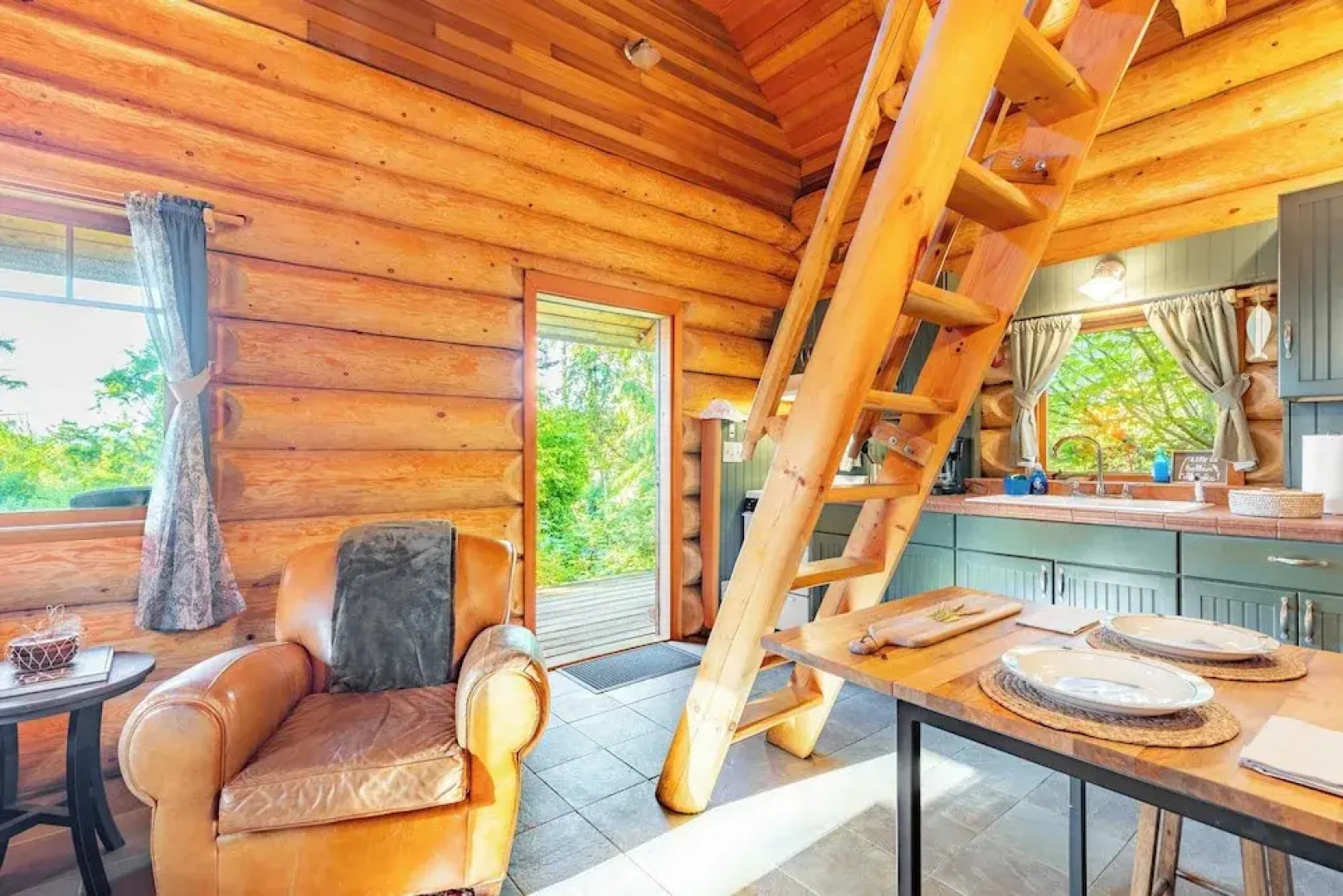 Penn Cove Overlook by Avantstay Cabin w/ Views