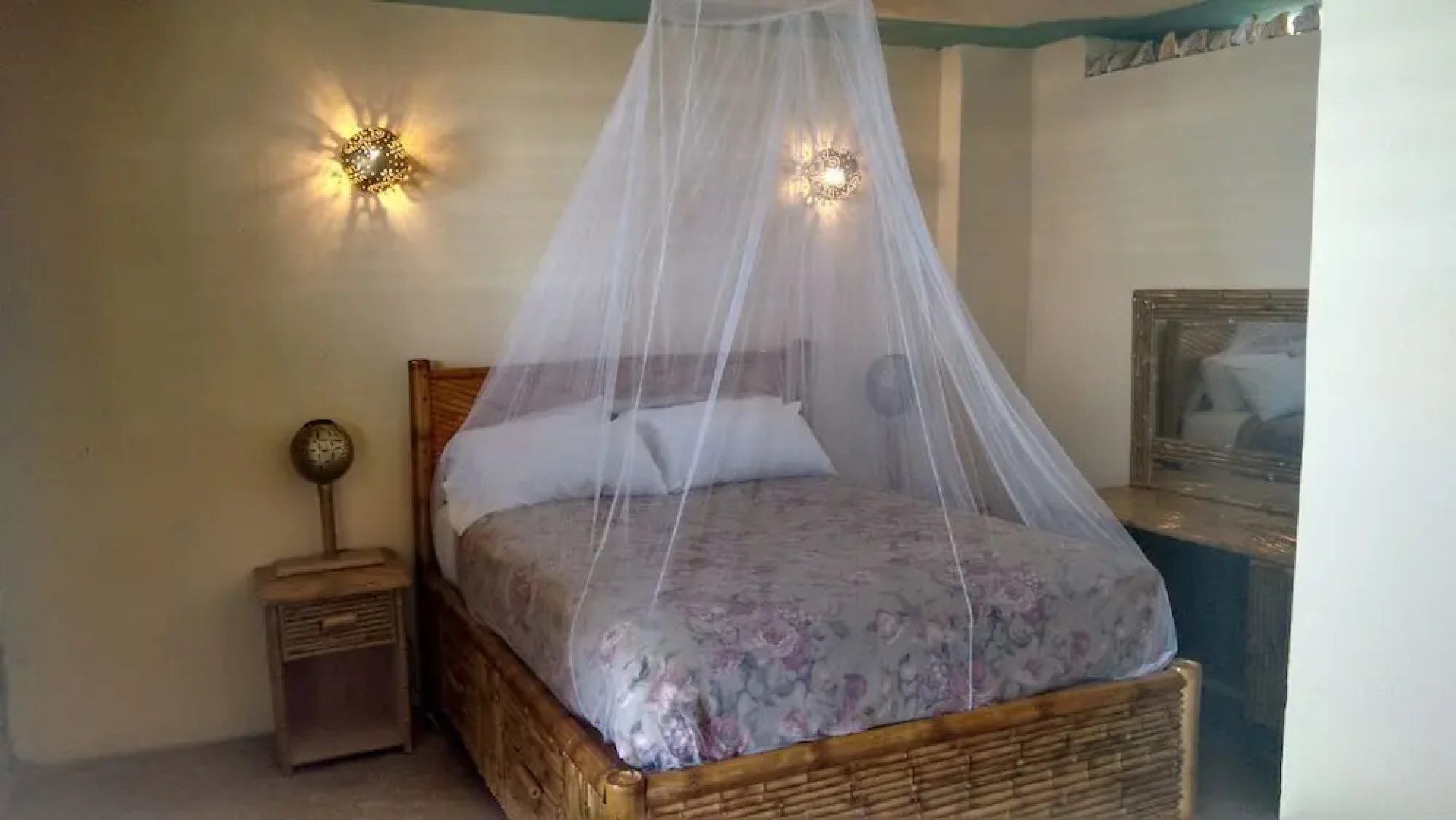 Yoset Hotel