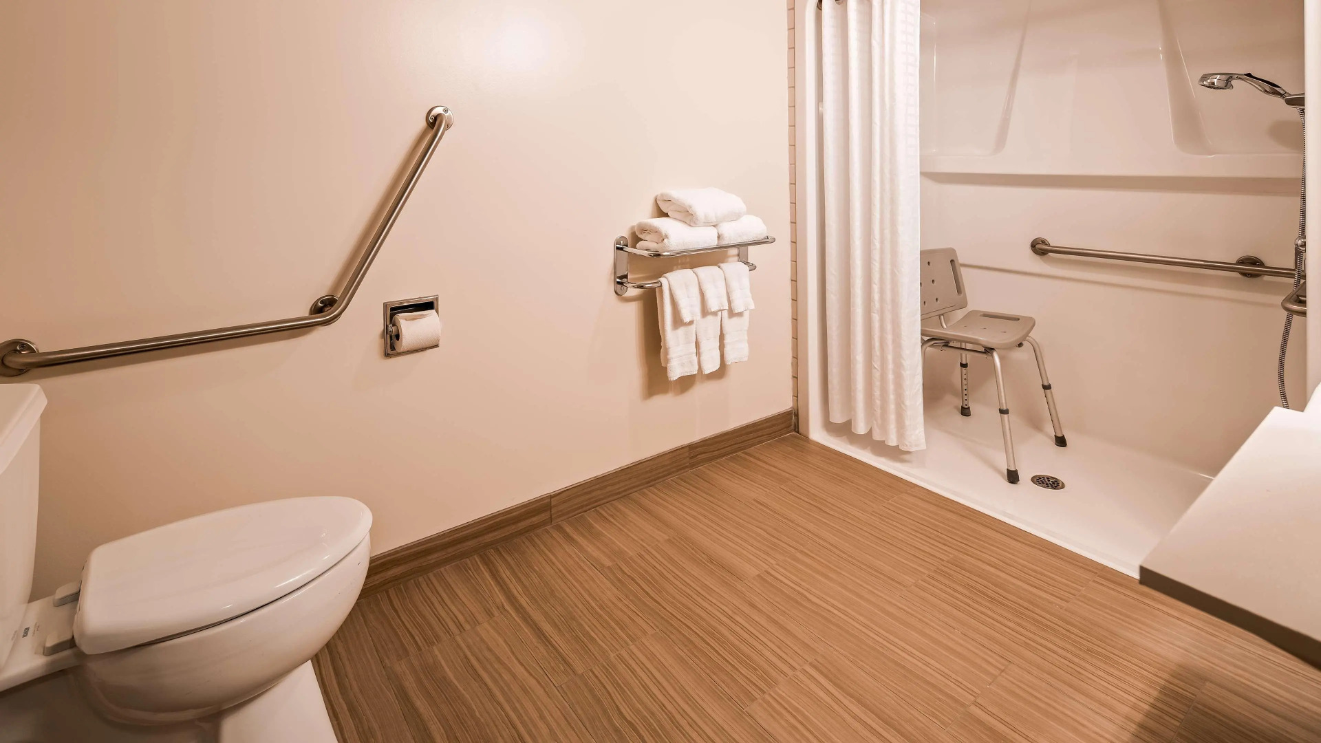 Best Western Plus Pitt Meadows Inn & Suites