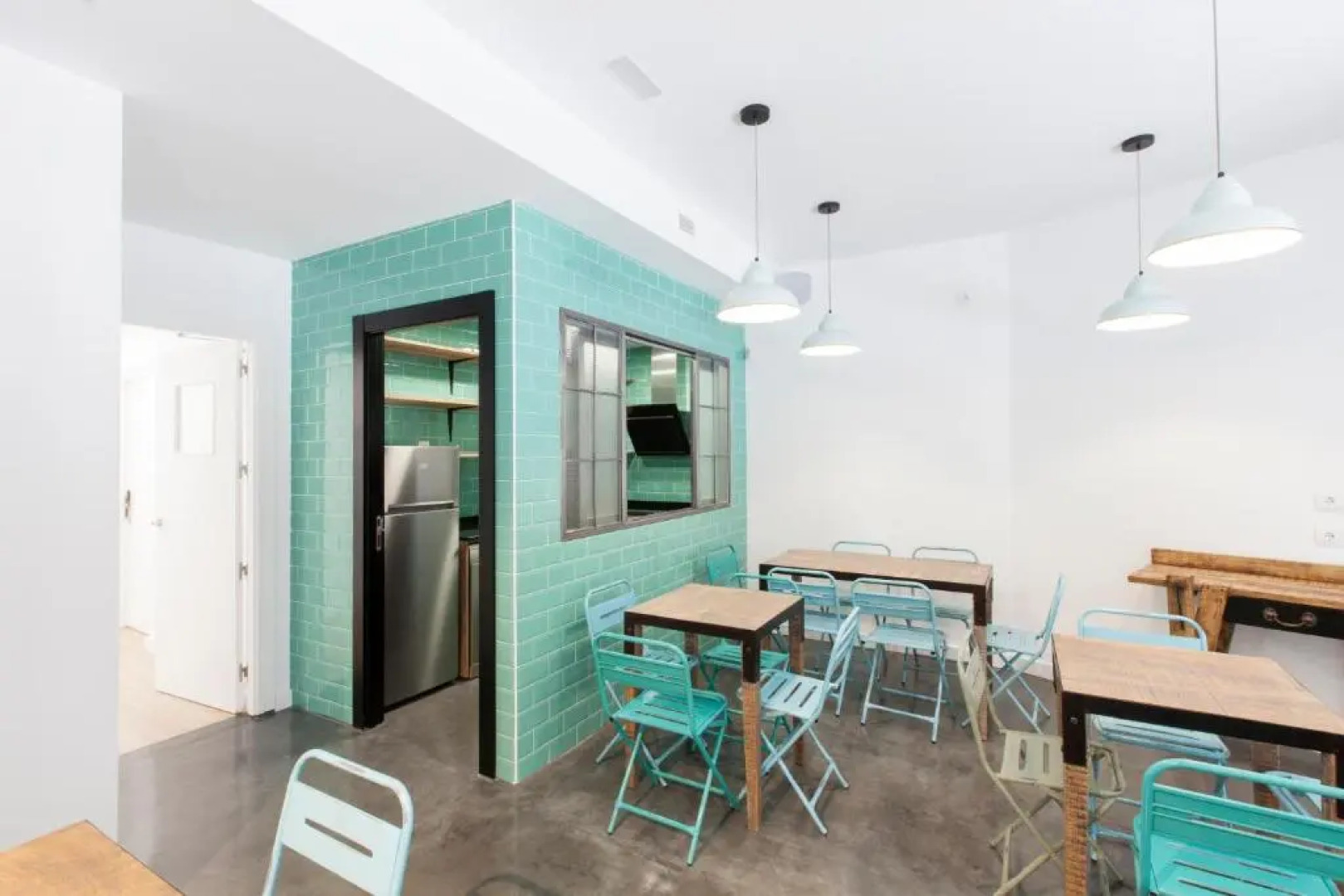 Winederful Hostel & Café