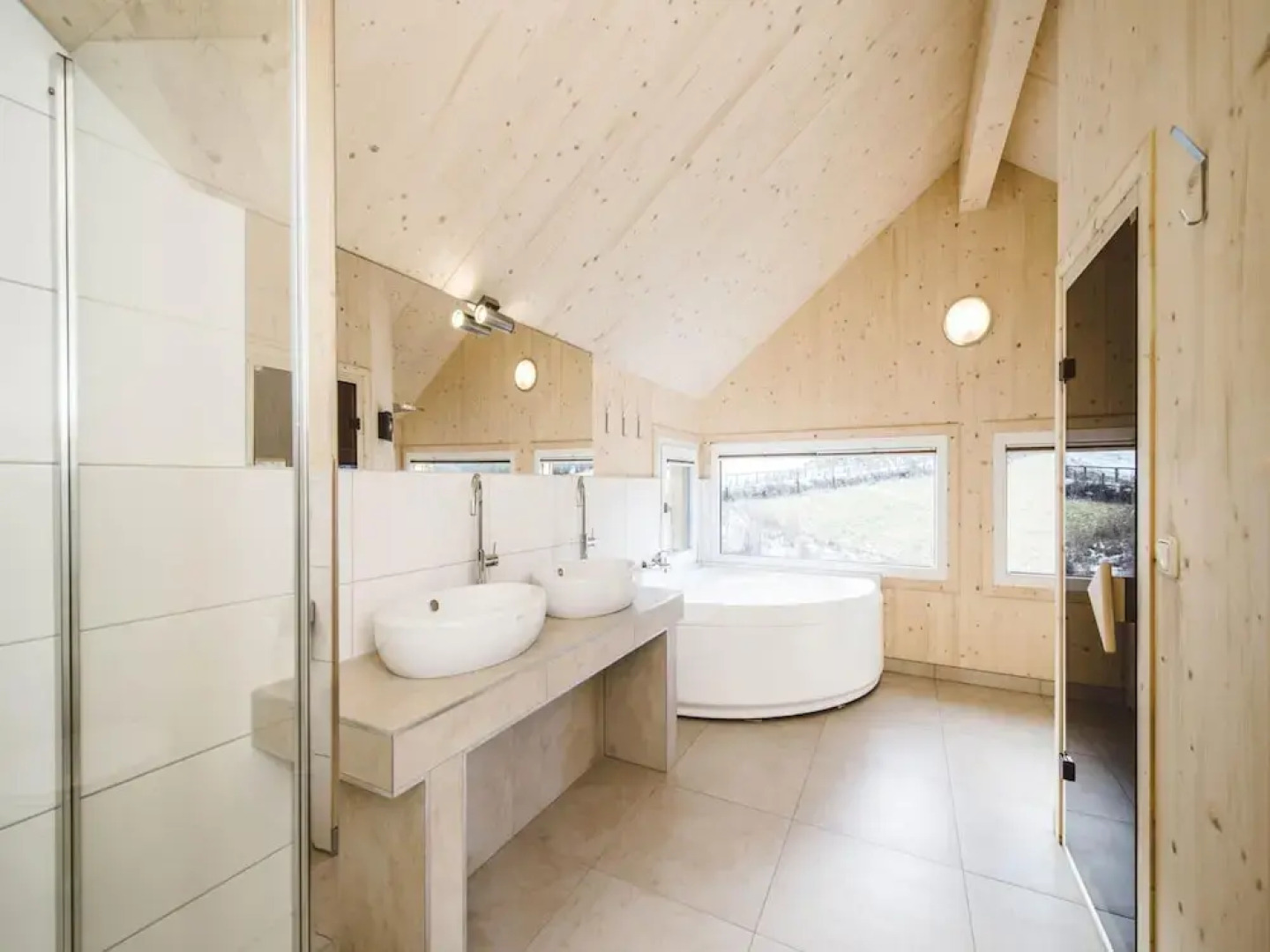 Attractive Chalet With Whirlpool