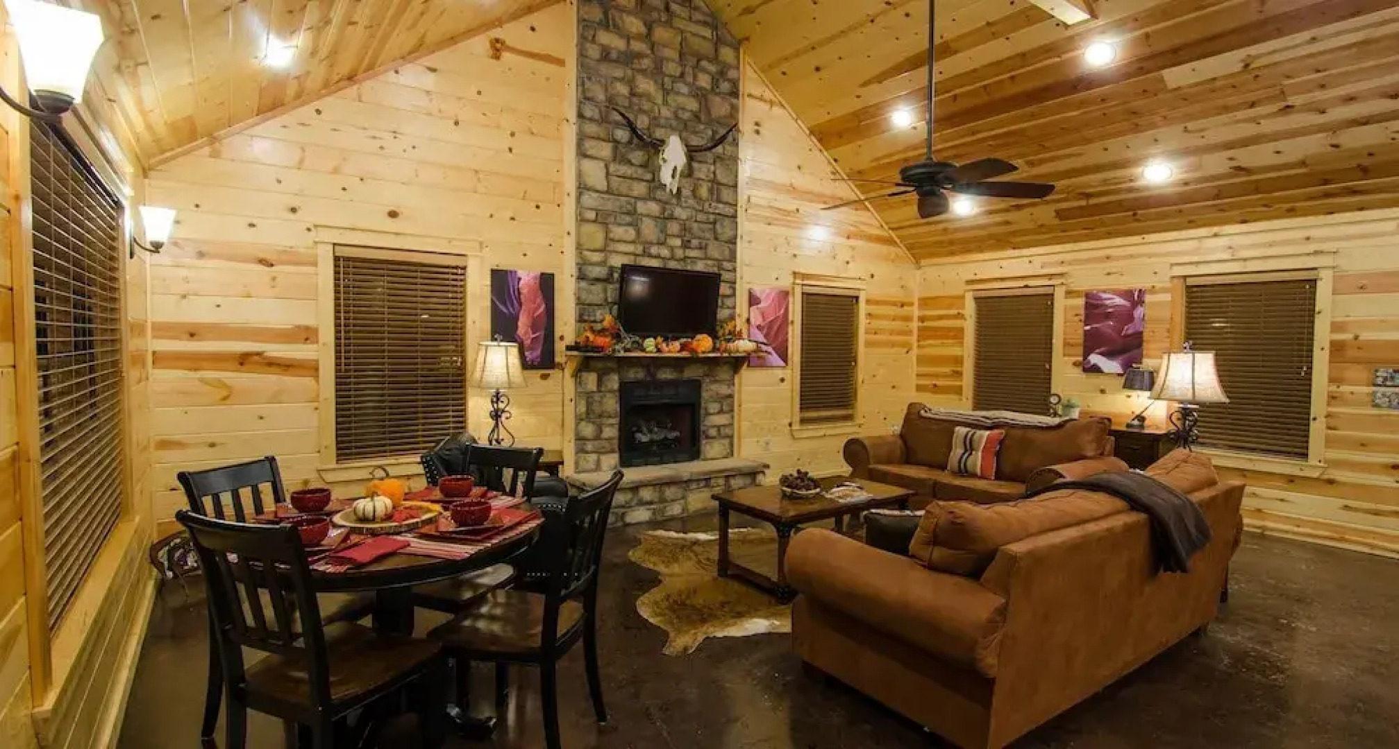 Shine on Harvest Moon With Private Grill and Hot Tub by Redawning