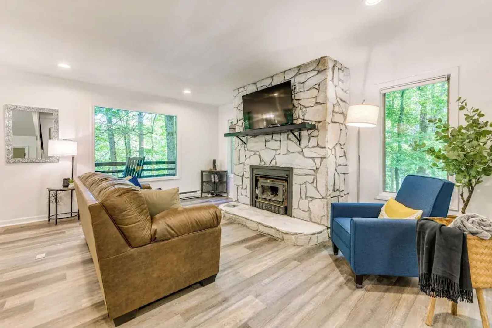 Modern Waynesville Cabin ~ 9 Mi to Lake Junaluska!