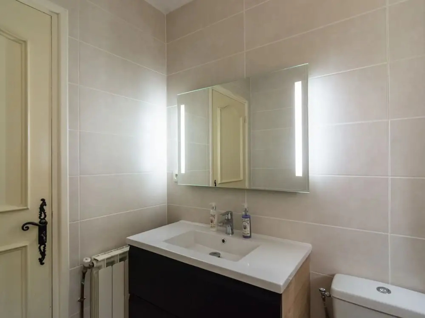 Spacious Villa in La Gaude With Swimming Pool