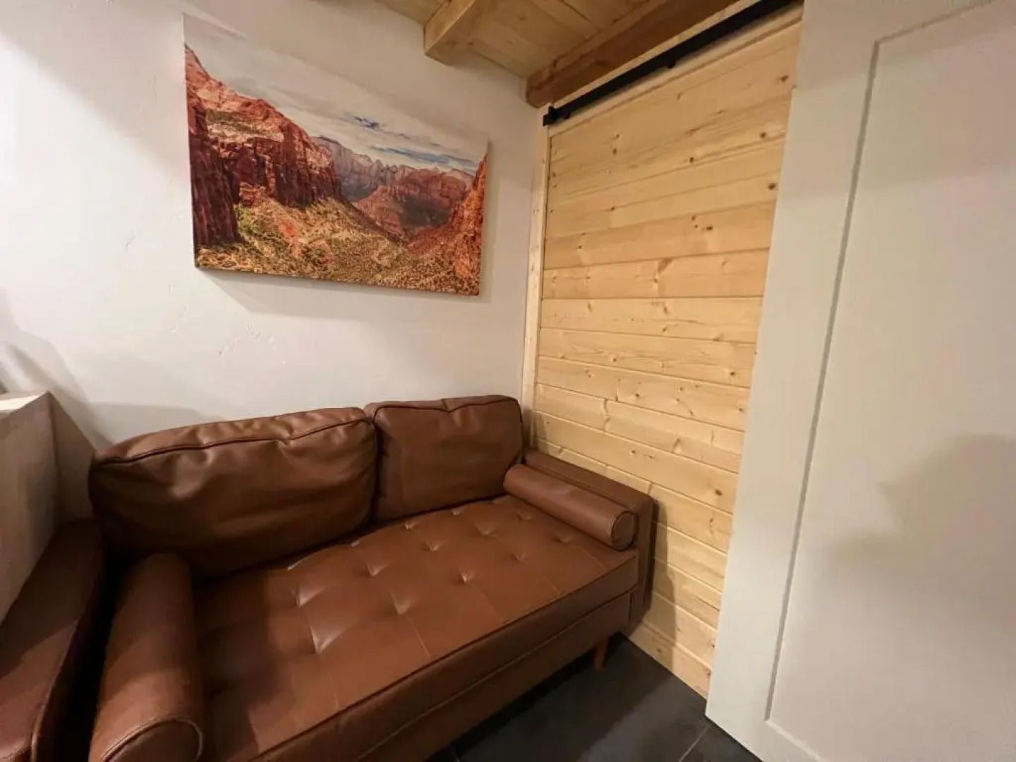 Cozy Orchard Garden Tiny House w Hottub AC Firepit