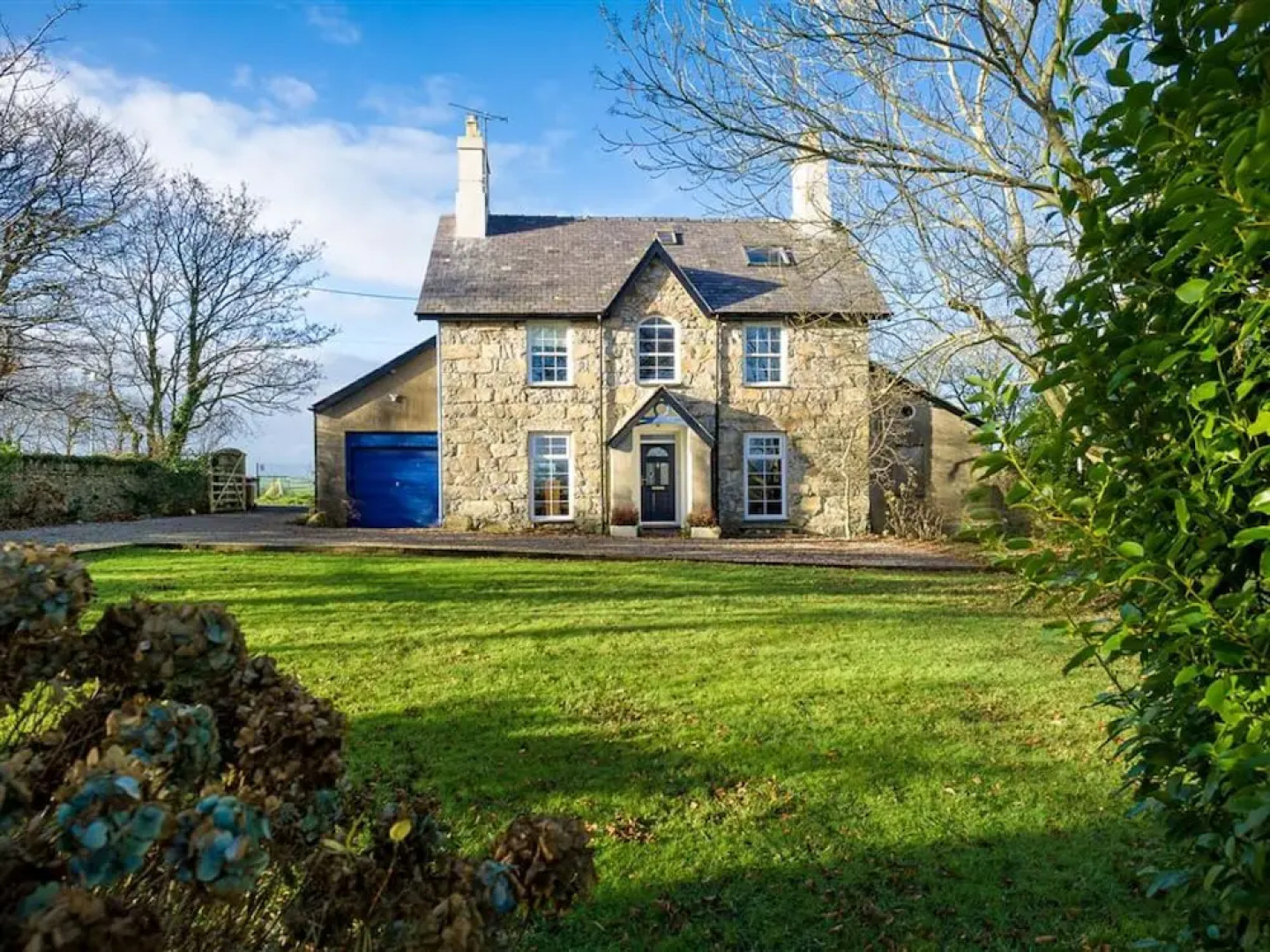 Beautiful Mansion in Botwnnog With a Private Garden